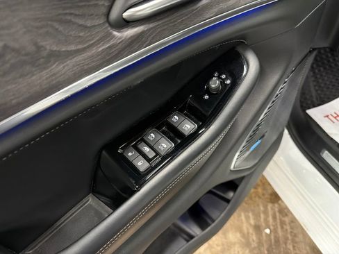 Used 2023 Jeep Grand Cherokee Overland w/ Advanced Protech Group III image 13