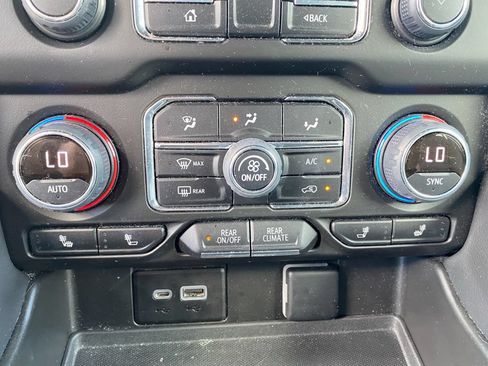 Certified 2022 Chevrolet Tahoe Z71 w/ Luxury Package AWD/4WD image 23