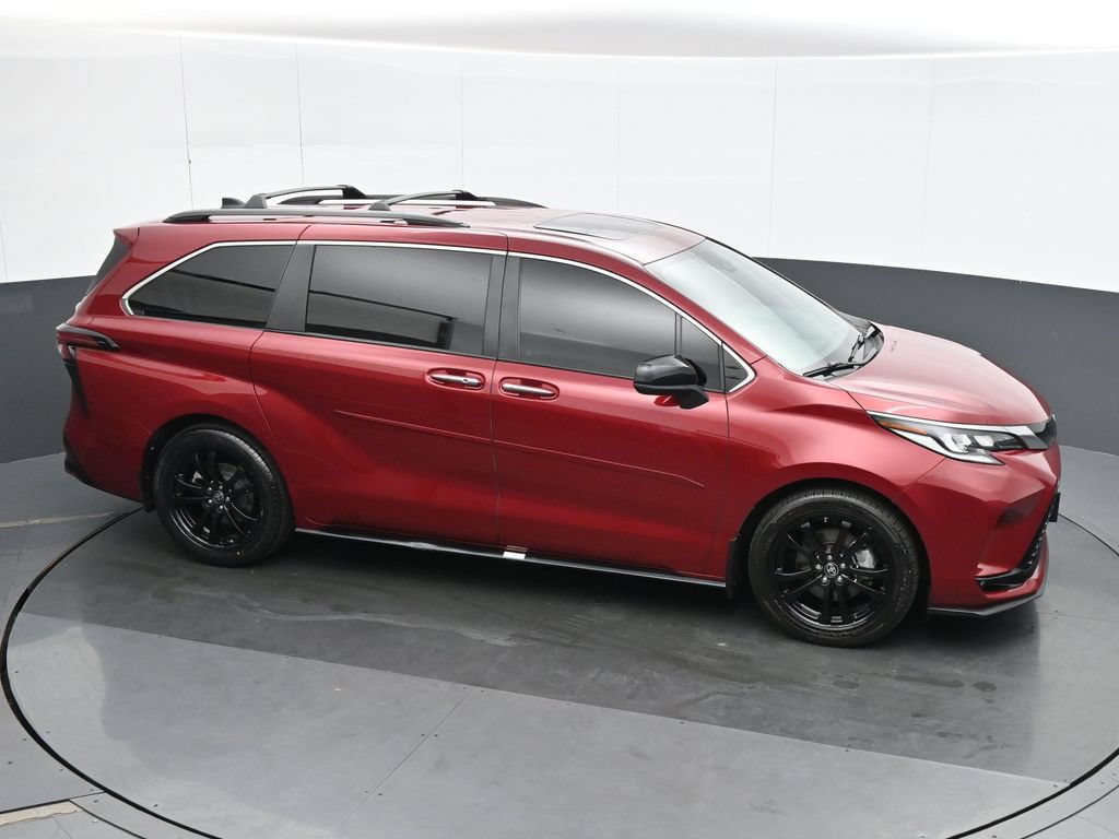 Used 2024 Toyota Sienna XSE FWD image 26