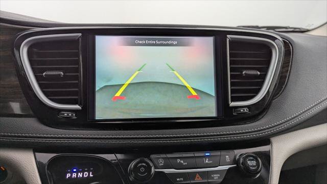 Used 2023 Chrysler Pacifica Limited FWD image 30