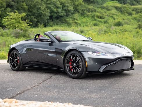 Used 2021 Aston Martin V8 Vantage Roadster RWD image 8