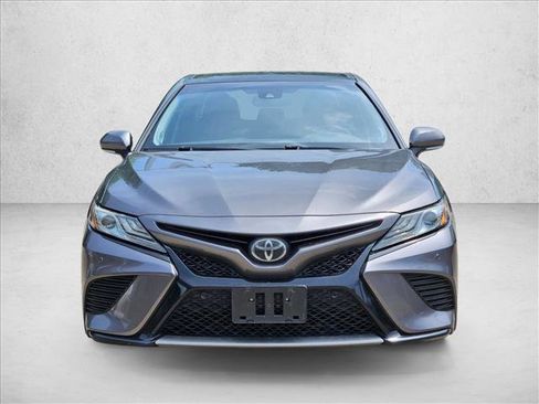 Used 2018 Toyota Camry XSE image 3