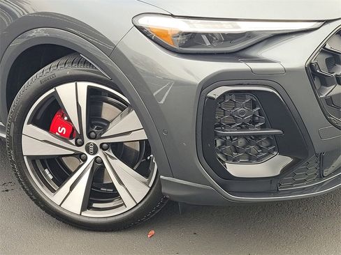 New 2025 Audi SQ5 Premium Plus image 9
