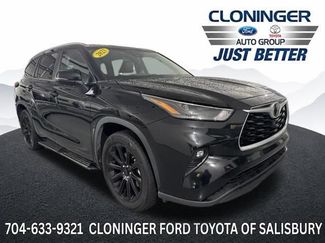 Used 2023 Toyota Highlander XLE FWD video 1