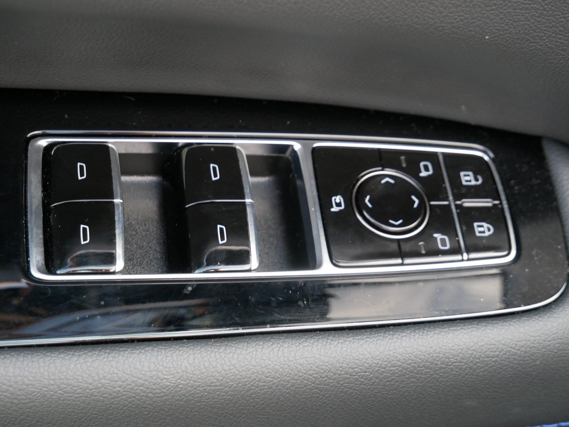 Used 2026 Cadillac Escalade IQ Sport 1 w/ LPO, Floor Liner Package AWD/4WD image 18