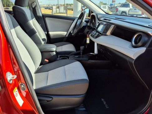 Used 2015 Toyota RAV4 LE FWD image 18
