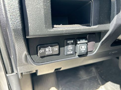 Used 2017 Toyota Tacoma TRD Off-Road w/ Premium & Technology Package RWD image 13