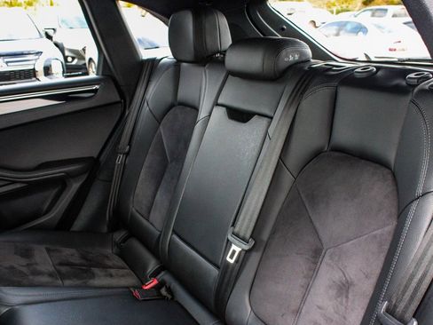 Used 2020 Porsche Macan Base image 33