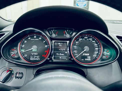 Used 2012 Audi R8 V10 w/ Enhanced Leather Pkg image 38