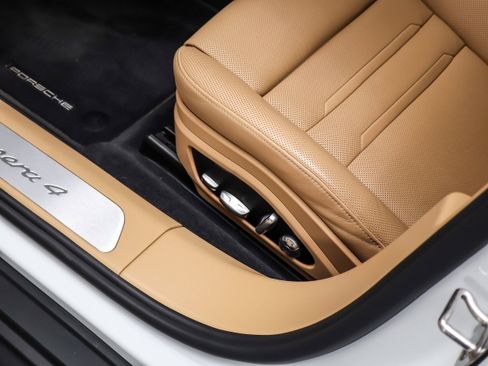 Certified 2019 Porsche Panamera 4 AWD/4WD image 21