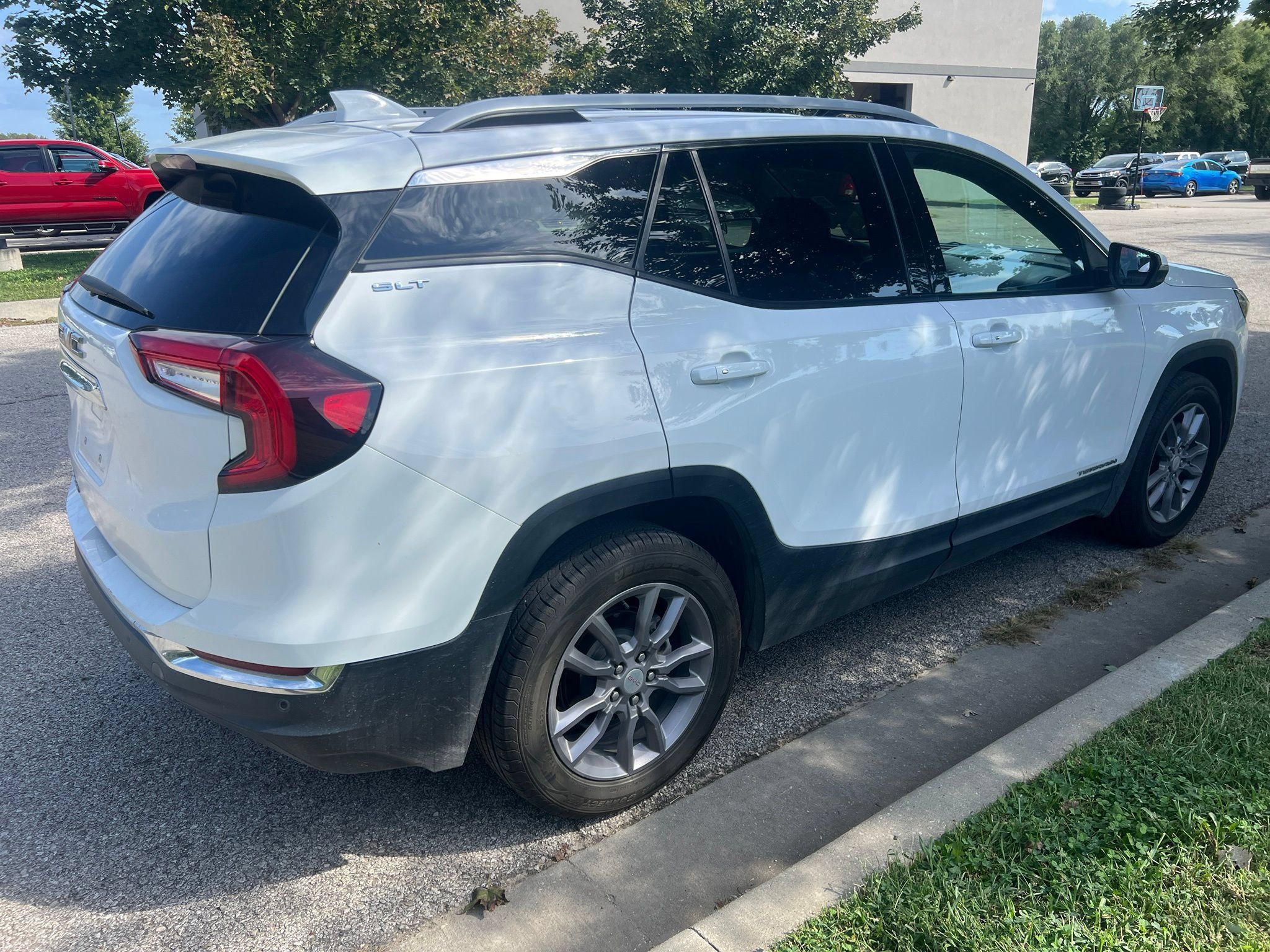 Used 2023 GMC Terrain SLT FWD image 5