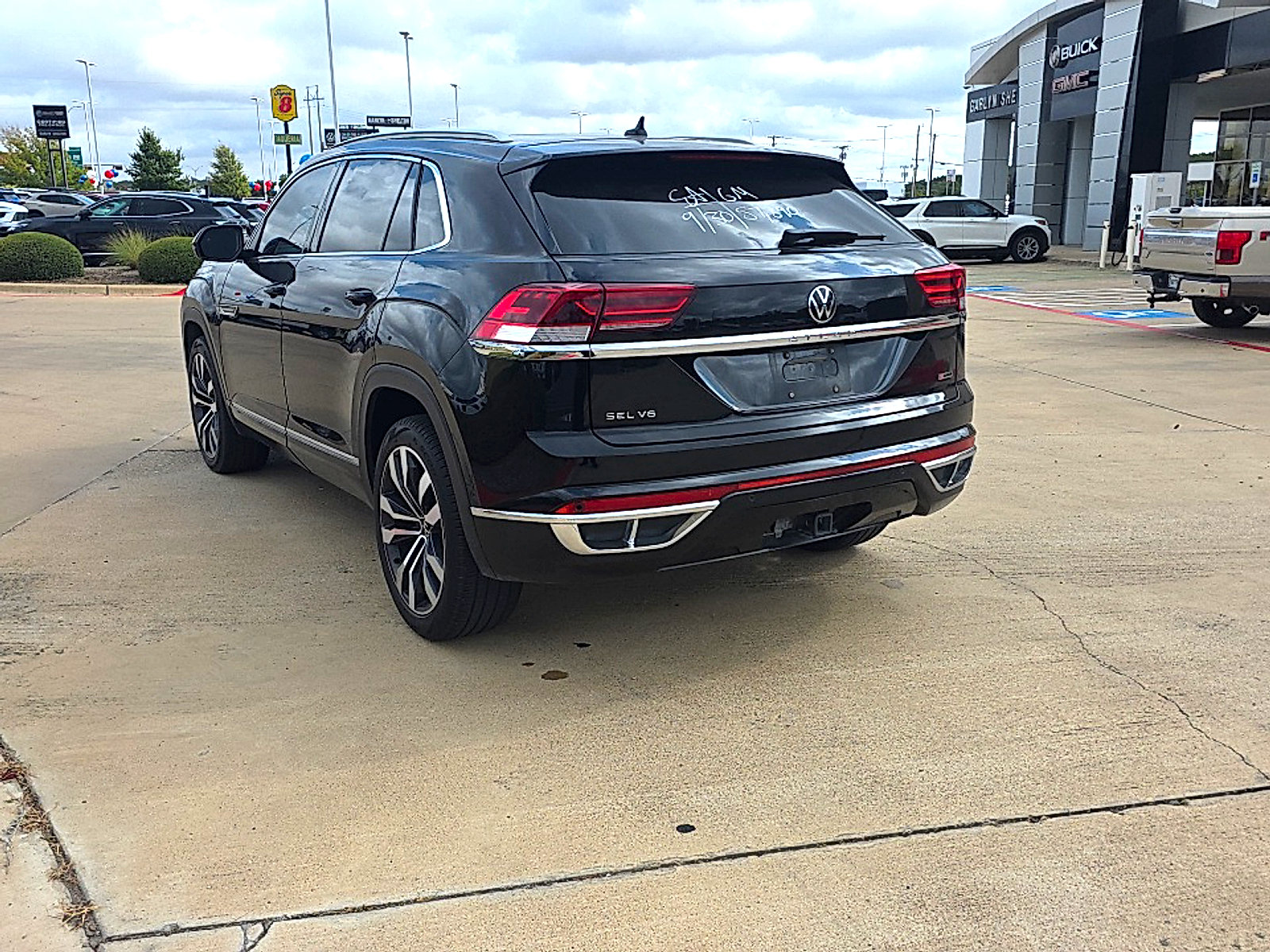 Used 2022 Volkswagen Atlas Cross Sport SEL Premium R-Line w/ Cross Sport MDO Package AWD/4WD image 17