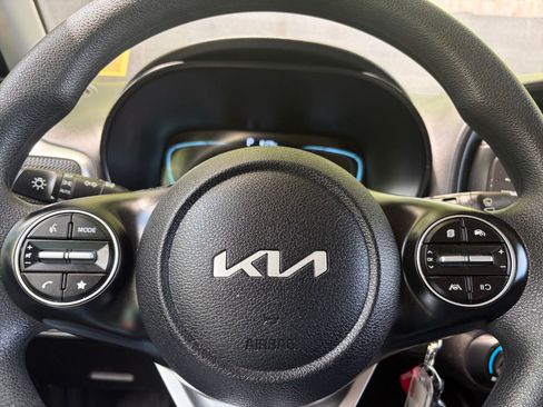 Used 2025 Kia Soul LX w/ LX Technology Package FWD image 25