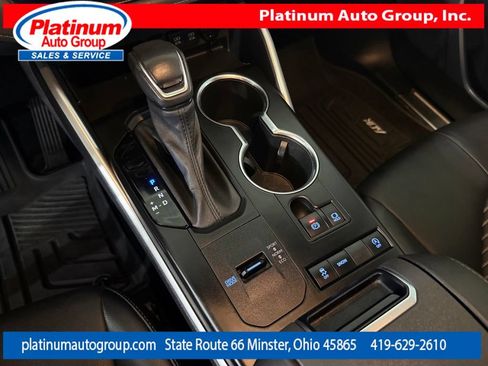 Used 2021 Toyota Highlander XSE FWD image 21