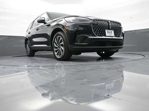 Used 2026 Lincoln Aviator AWD image 32