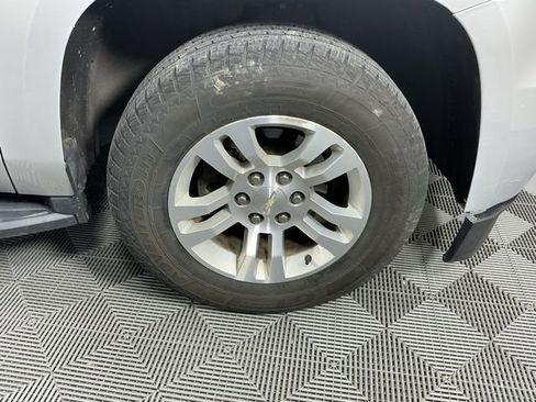 Used 2019 Chevrolet Suburban LT AWD/4WD image 17