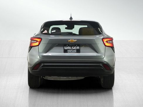 Used 2024 Chevrolet Trax LS w/ LS Convenience Package image 4