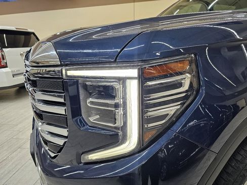 Used 2023 GMC Sierra 1500 SLT AWD/4WD image 10