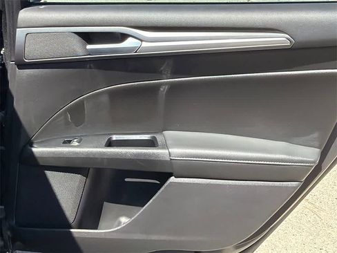 Used 2016 Ford Fusion Titanium image 15