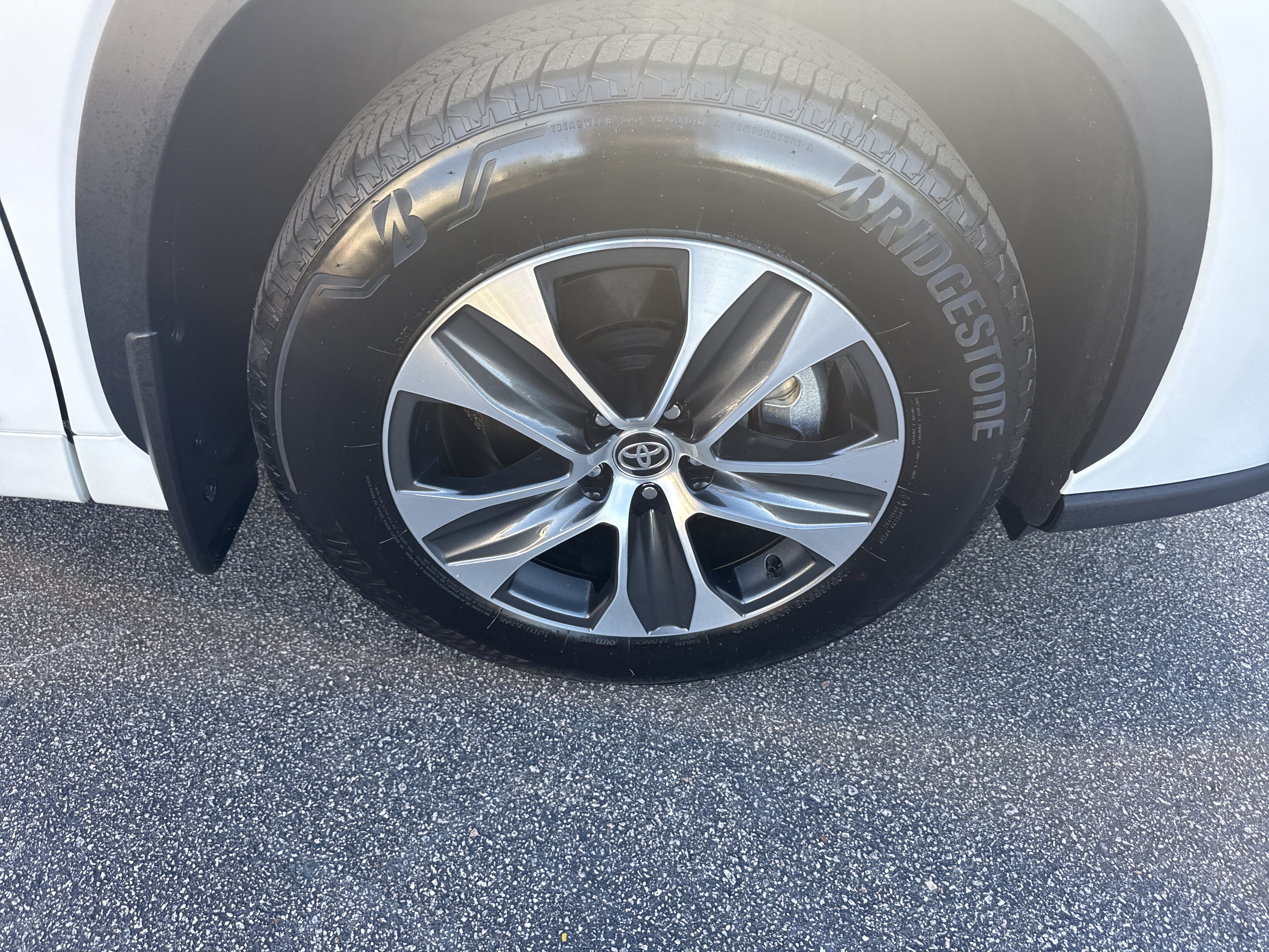 Used 2026 Toyota Highlander XLE AWD/4WD image 13