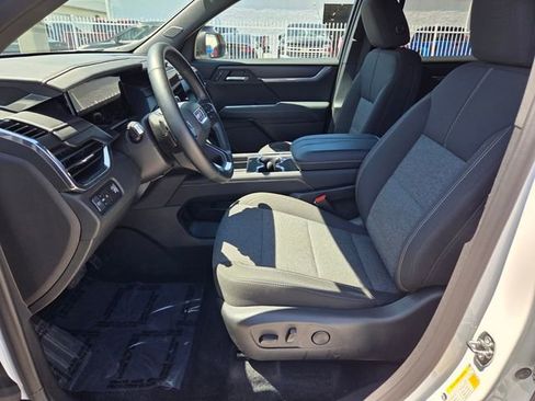 Used 2025 GMC Acadia Elevation FWD image 5