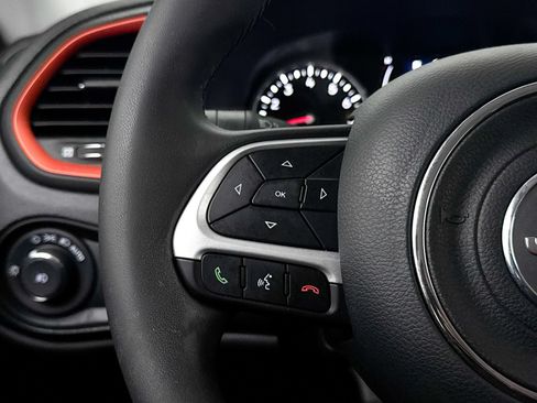 Used 2020 Jeep Renegade Latitude FWD image 31