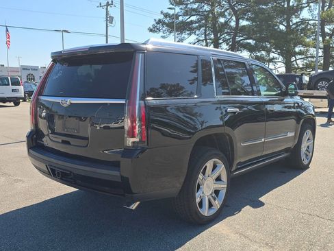 Used 2017 Cadillac Escalade Premium Luxury AWD/4WD image 3