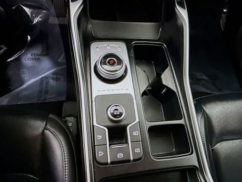 Used 2022 Kia Sorento S image 11