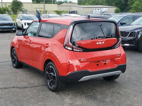Used 2024 Kia Soul EX FWD image 3