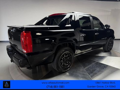 Used 2007 Cadillac Escalade EXT w/ Information Package AWD/4WD image 2