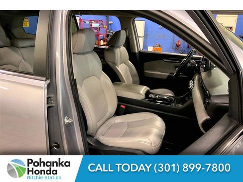 Used 2025 Honda Pilot EX-L image 6