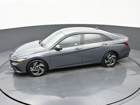 Certified 2025 Hyundai Elantra Sport image 31