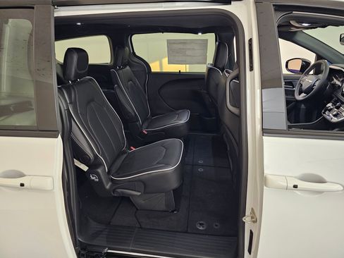 New 2026 Chrysler Pacifica Limited w/ S Appearance Package image 27