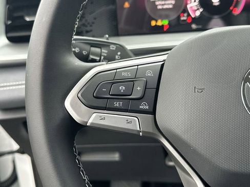 New 2026 Volkswagen Tiguan SE image 18