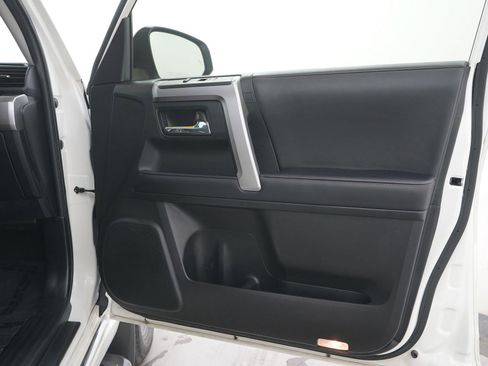 Used 2022 Toyota 4Runner Limited AWD/4WD image 9