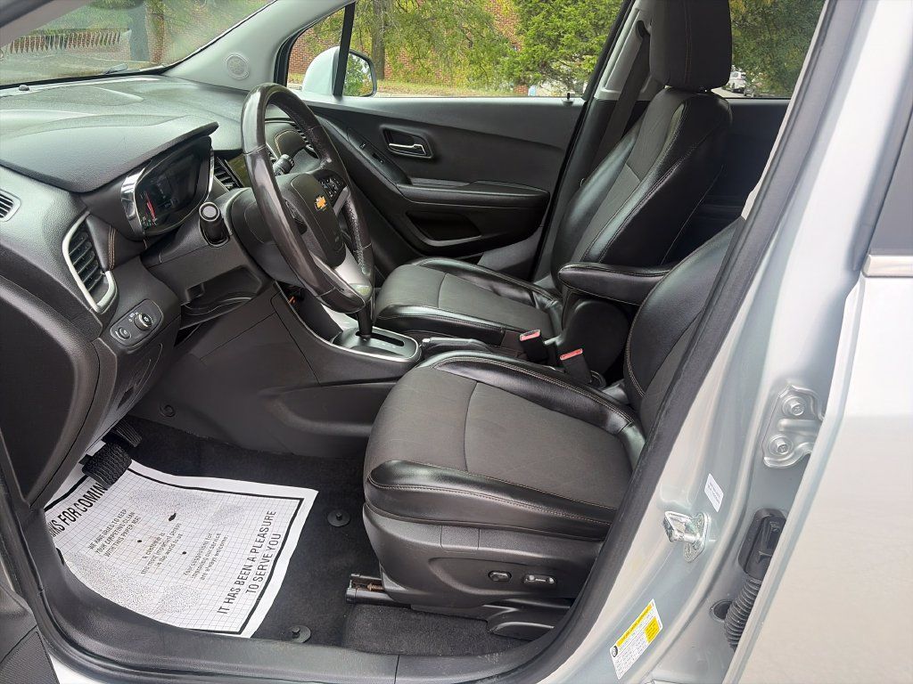 Used 2020 Chevrolet Trax LT w/ LT Convenience Package AWD/4WD image 10