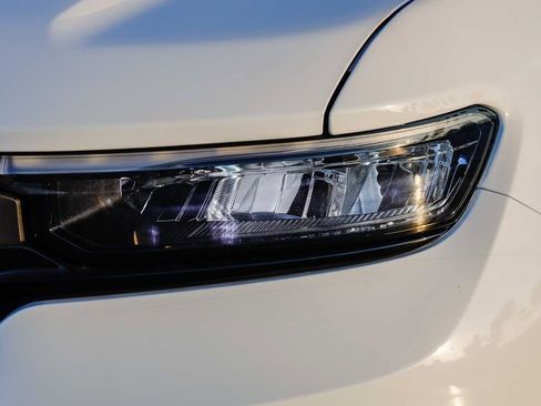 New 2025 Jeep Grand Cherokee L Altitude image 5