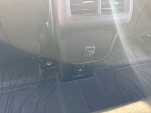 Used 2021 Chevrolet Equinox LT image 22