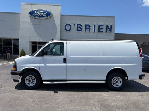 Used 2024 GMC Savana 2500 w/ Driver Convenience Package RWD image 2