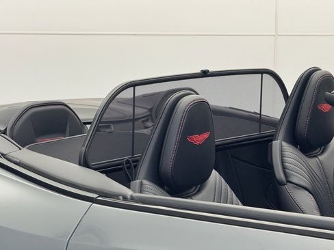 Used 2023 Aston Martin DB11 Volante image 43