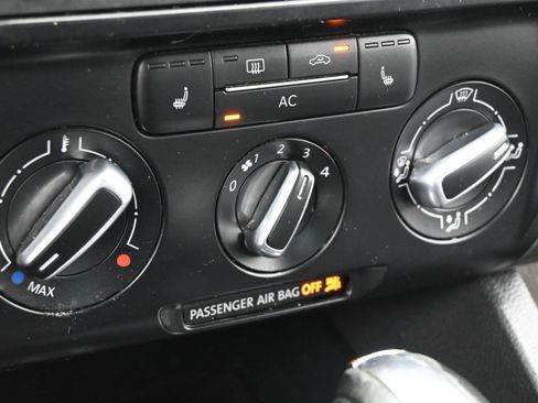 Used 2012 Volkswagen Jetta SE FWD image 19