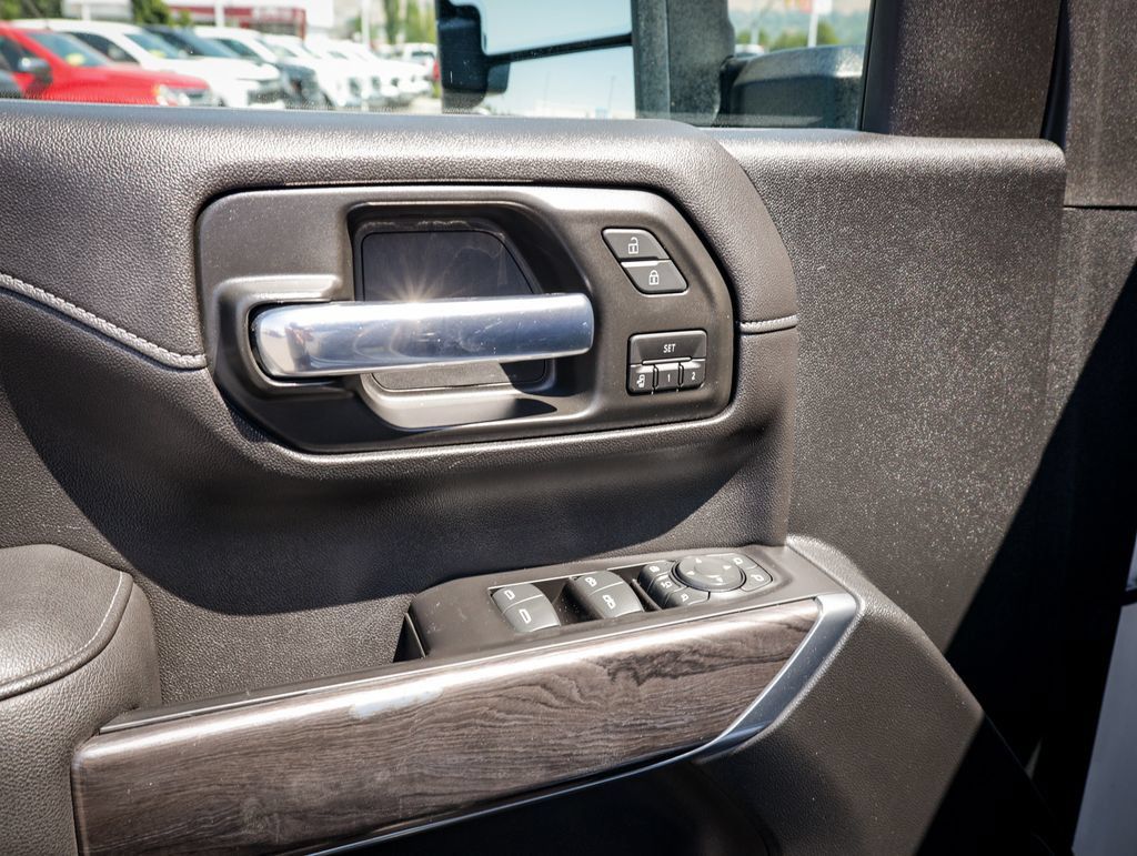 Used 2020 Chevrolet Silverado 2500 LTZ w/ LTZ Premium Package AWD/4WD image 16
