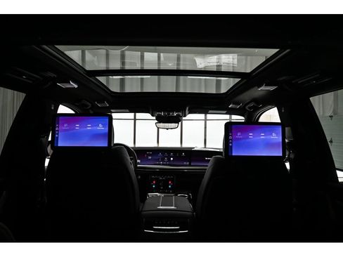 New 2026 Cadillac Escalade ESV Luxury w/ LPO, Radiant Package AWD/4WD image 15