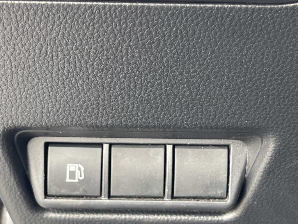 Used 2025 Toyota Prius LE FWD image 25