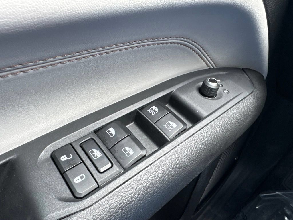 Used 2025 Jeep Compass Limited AWD/4WD image 8