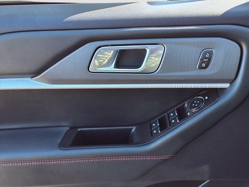 Used 2025 Ford Explorer ST-Line w/ ST-Line Street Pack image 18