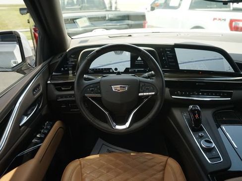 Used 2024 Cadillac Escalade ESV Premium Luxury w/ Performance Package AWD/4WD image 24
