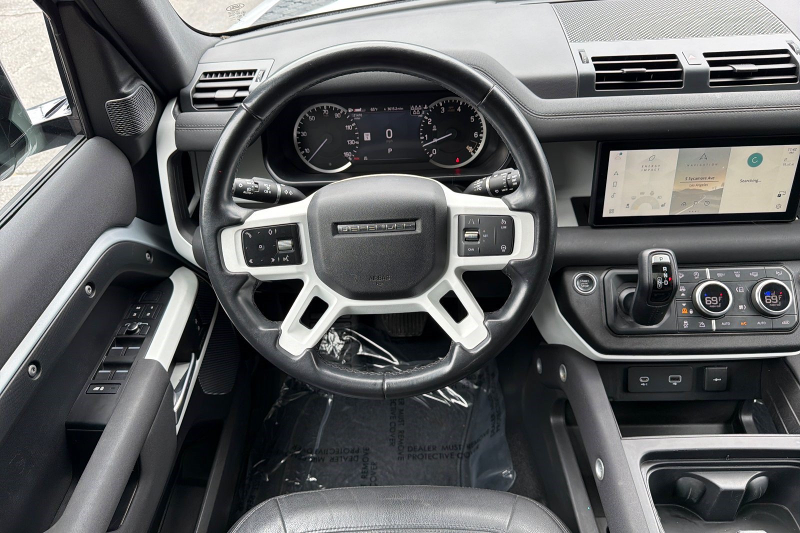 Used 2023 Land Rover Defender 110 SE AWD/4WD image 32