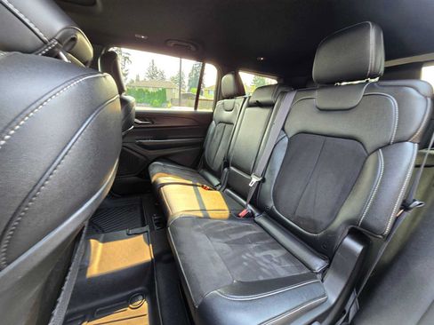 Used 2024 Jeep Grand Cherokee L Altitude AWD/4WD image 17