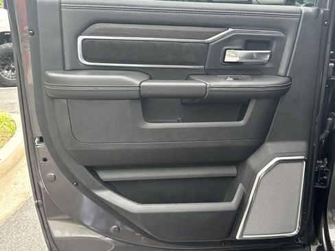 New 2026 RAM 2500 Laramie AWD/4WD image 18
